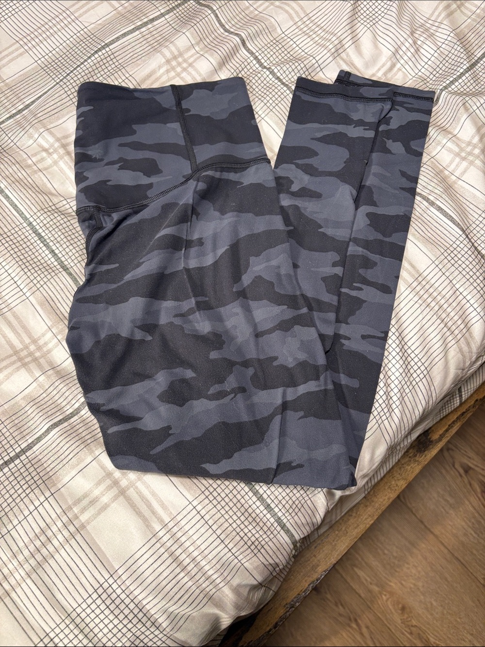 Athleta Black & Gray Camo Elation 7/8 Tight